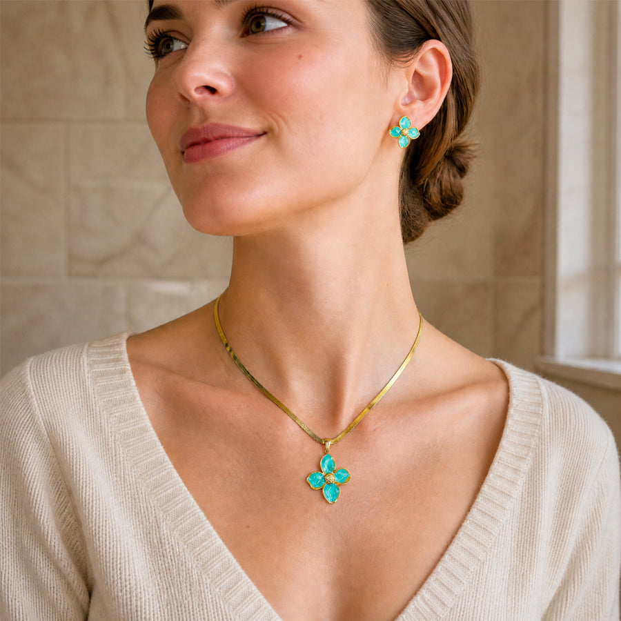 Boucles d'oreilles de fleurs de trèfle à quatre feuilles plaquées or