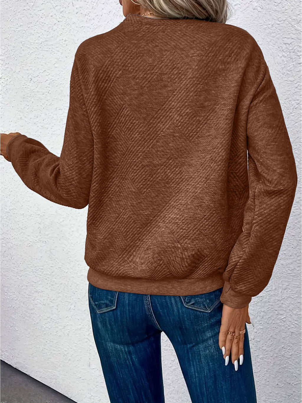 Sweatshirt pull avec un design boutonné et manches longues
