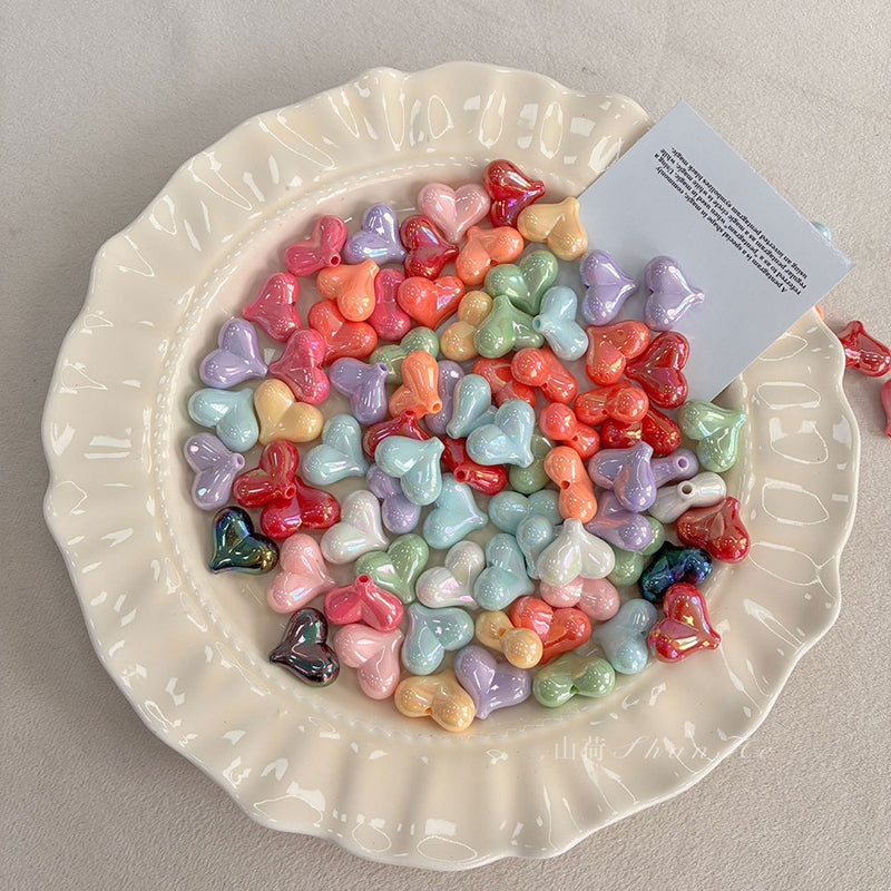 Perles acryliques du coeur irisées