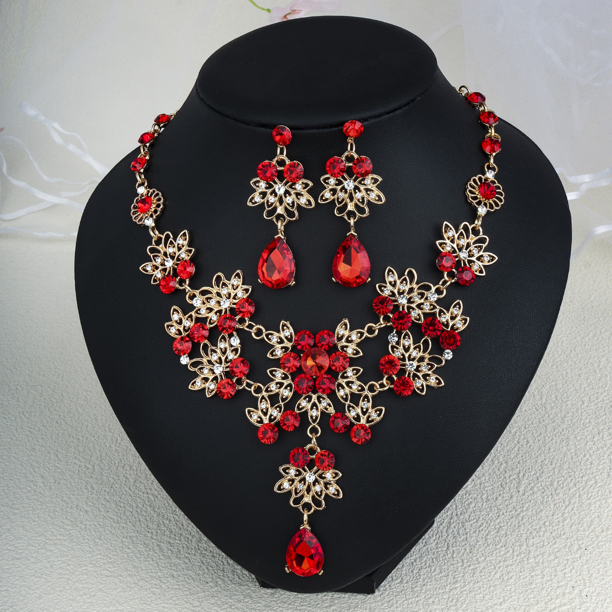 Boucles d'oreilles et colliers en Strass Pearl