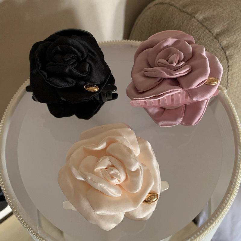 Chic Satin fleurs cheveux clip demi-haut coiffeur