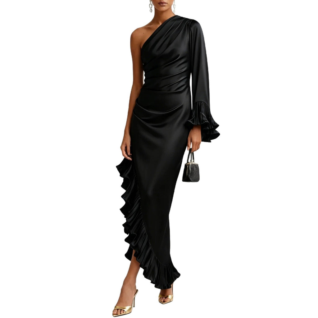Robe asymétrique plissée satinée de couleur solide