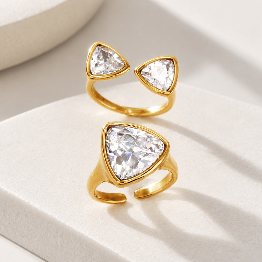 Anneau triangulaire en acier au titane avec niche Zircon et haut de gamme