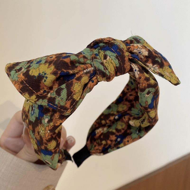 Simple bande de cheveux de tissu large bordé avec un motif imprimé et un noeud lié