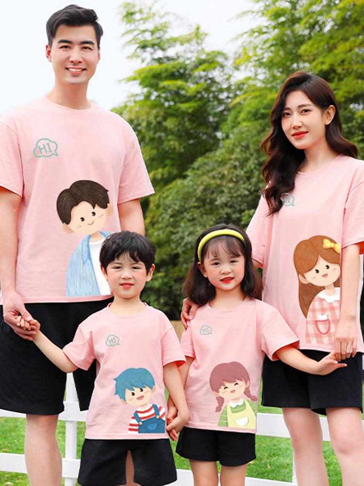 Un T-shirt à manches courtes en coton trois ou quatre