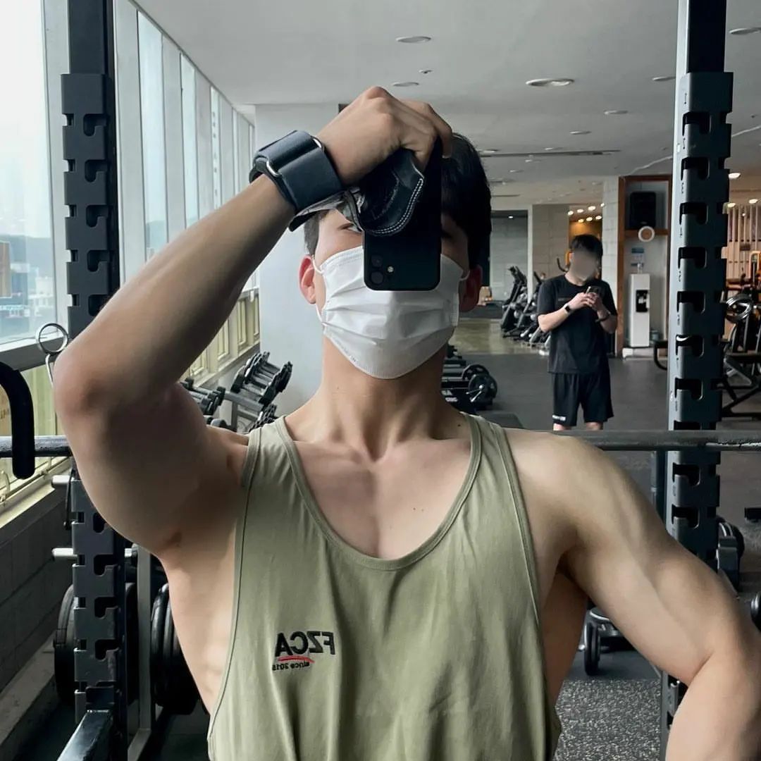 Sport Fitness Muscle Hommes Été Élastique Course Entraînement Hydratant l'humidité Veste Casual