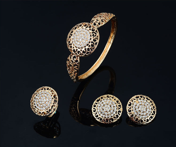Collier boucles d'oreilles bague bijoux ensemble quatre pièces