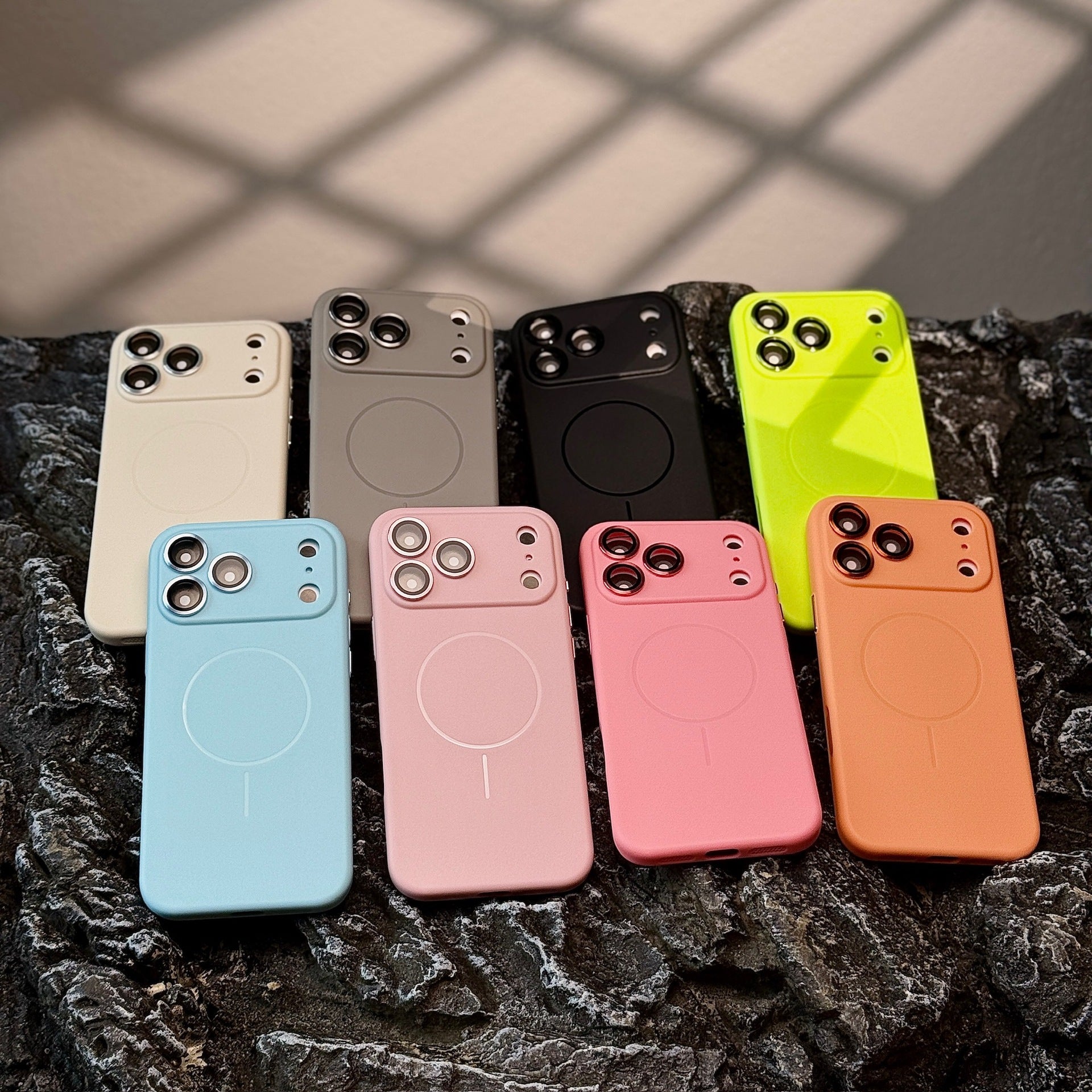 Skin Frosted Feeling Magnetic Suction Telephone Case Protecteur Lens All-inclusive Drop-resista