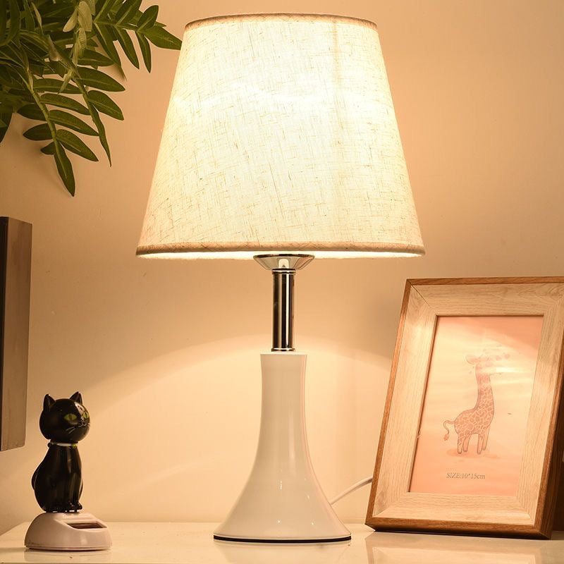 Étude simple Salon et chambre côté lit Lampe de table de protection des yeux créatif