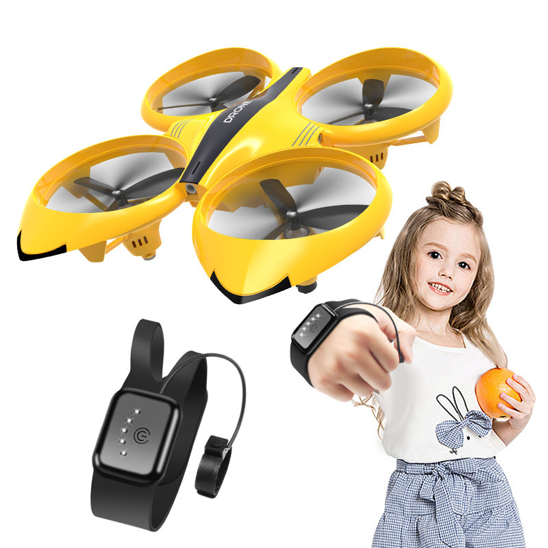Regarder le quadcopter à télécommande