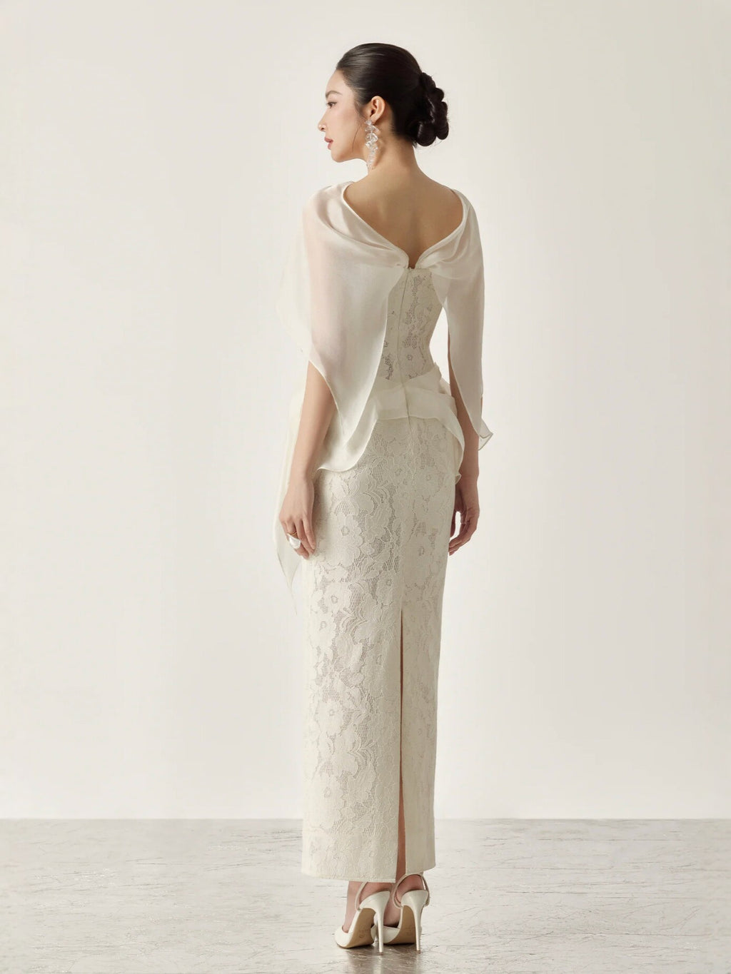 Robe Corset Dentelle Midi sans fermeture avec recouvrement amovible