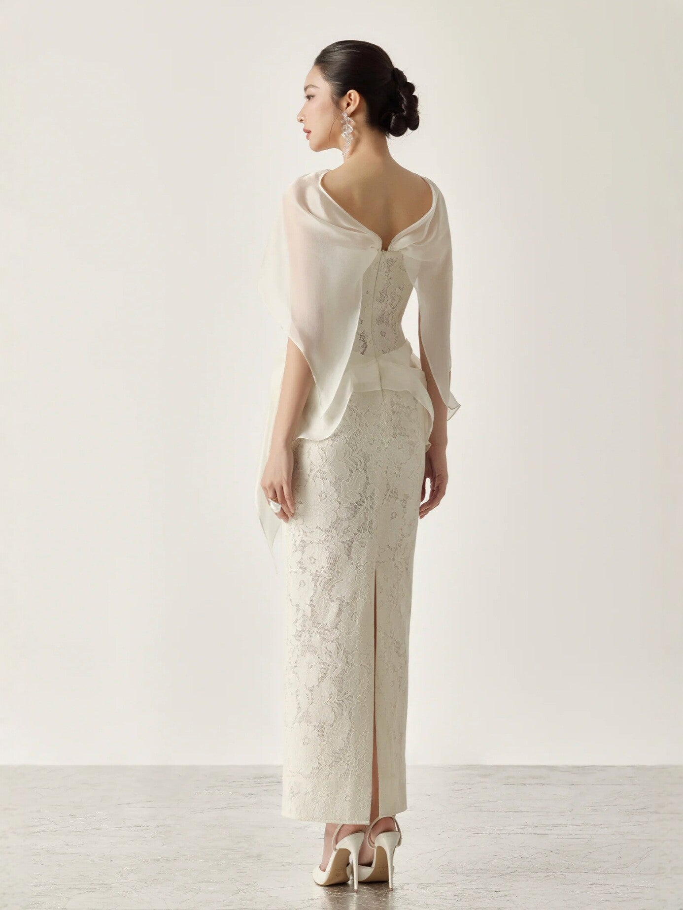 Robe Corset Dentelle Midi sans fermeture avec recouvrement amovible
