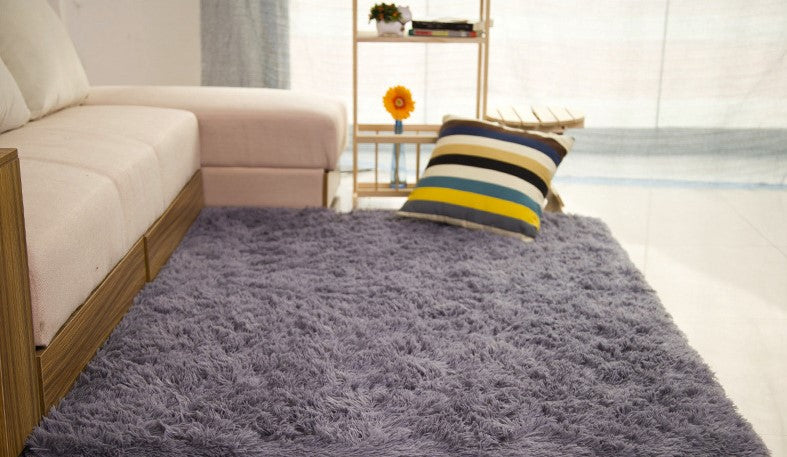 Salle de séjour table basse chambre lit côté lit non-dérapant peluche tapis