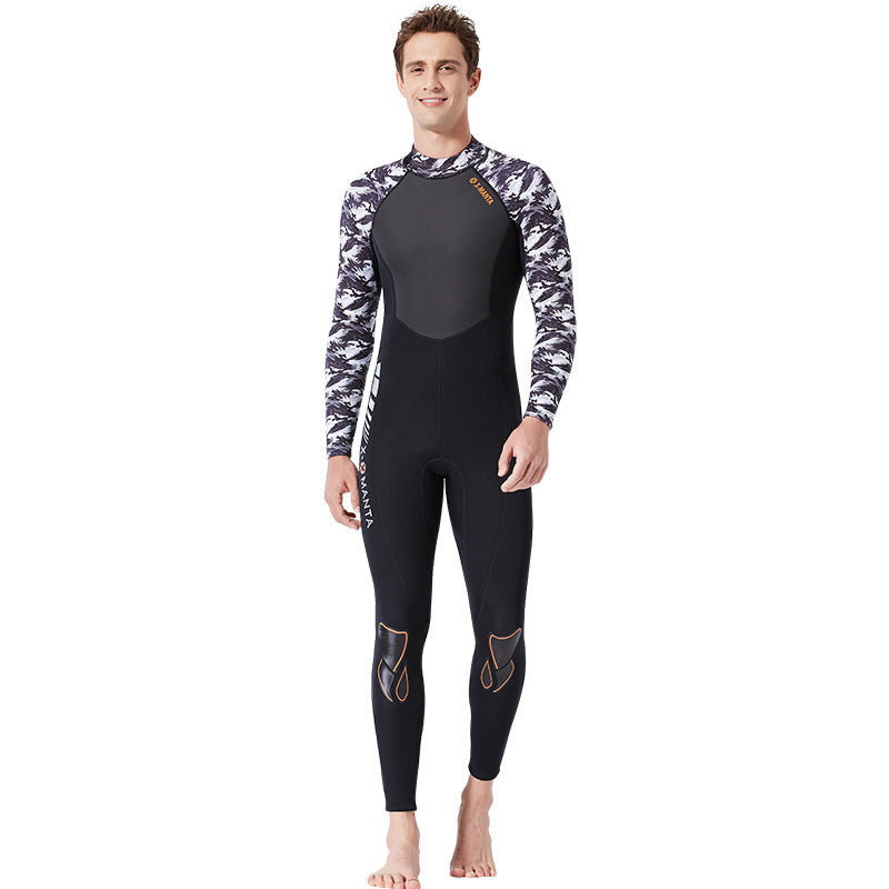 Tuyau de surf en couple chaud