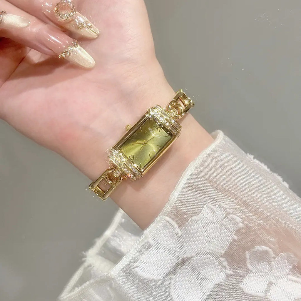 Petite Pin-style montre pour les femmes un choix de niche