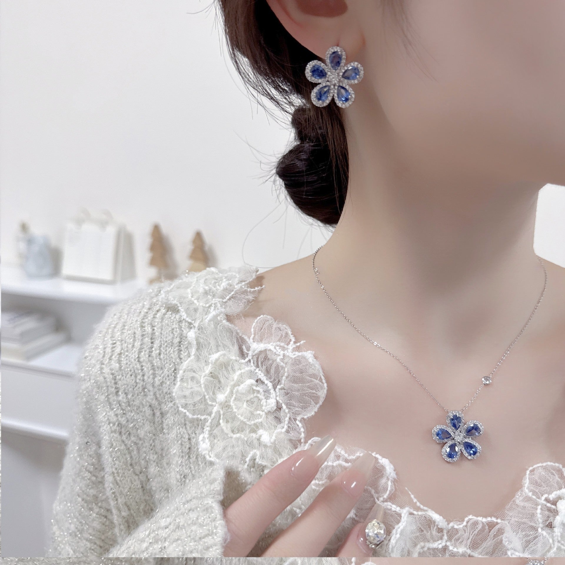 Bijoux de haute qualité Suit Micro Inlaid Zircon Tournesol oreille collier de cou d'un ensemble d'élégant J