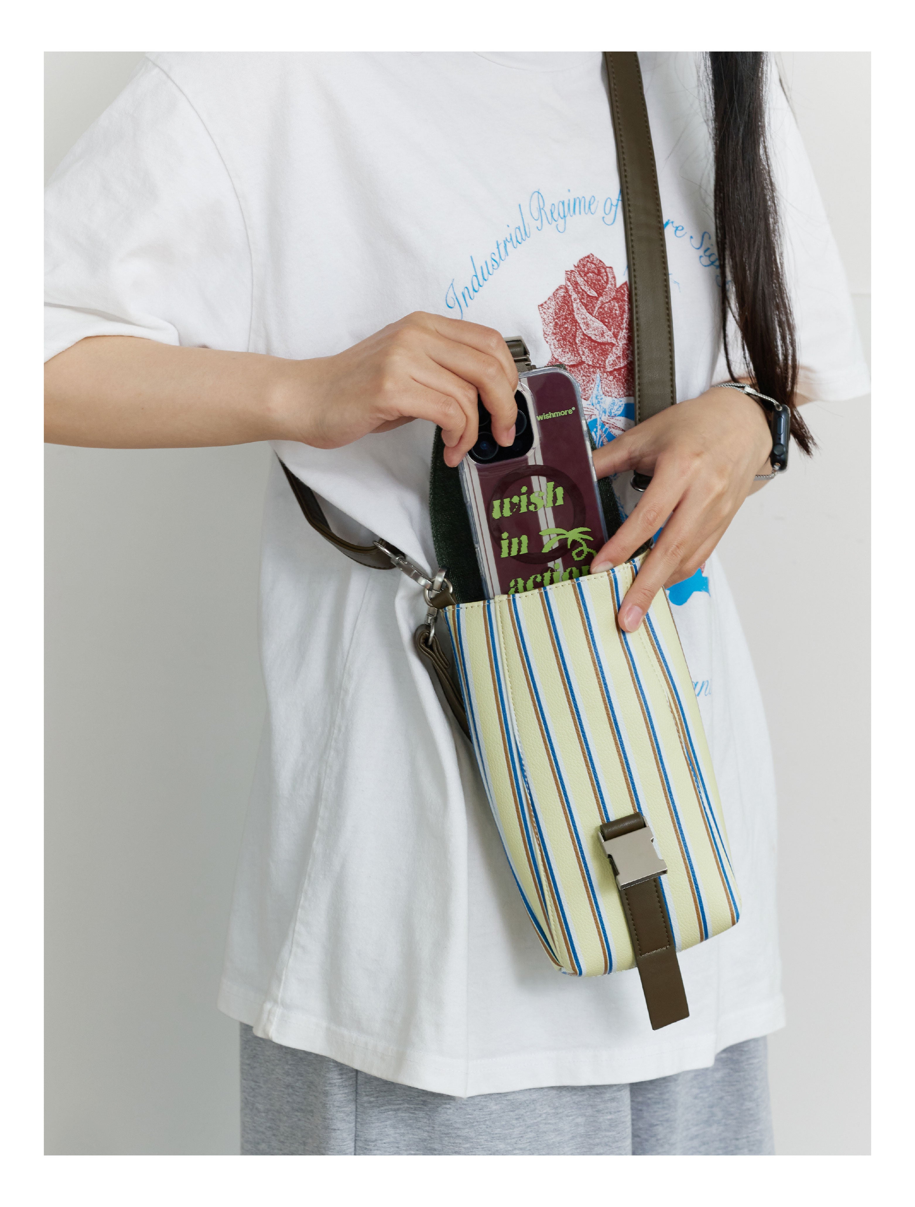 Sac de téléphone rayé