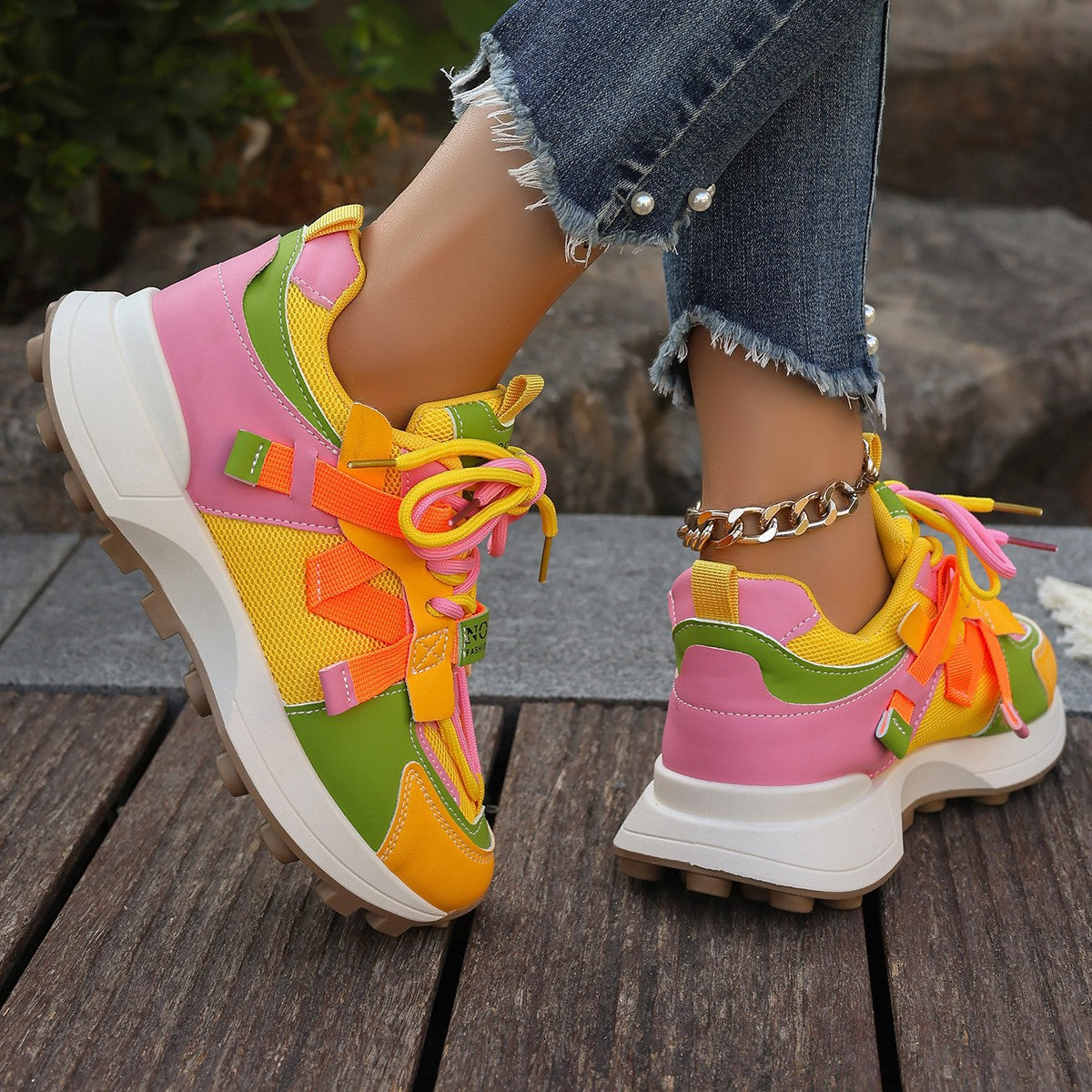 Chaussures polyvalentes respirantes et souples