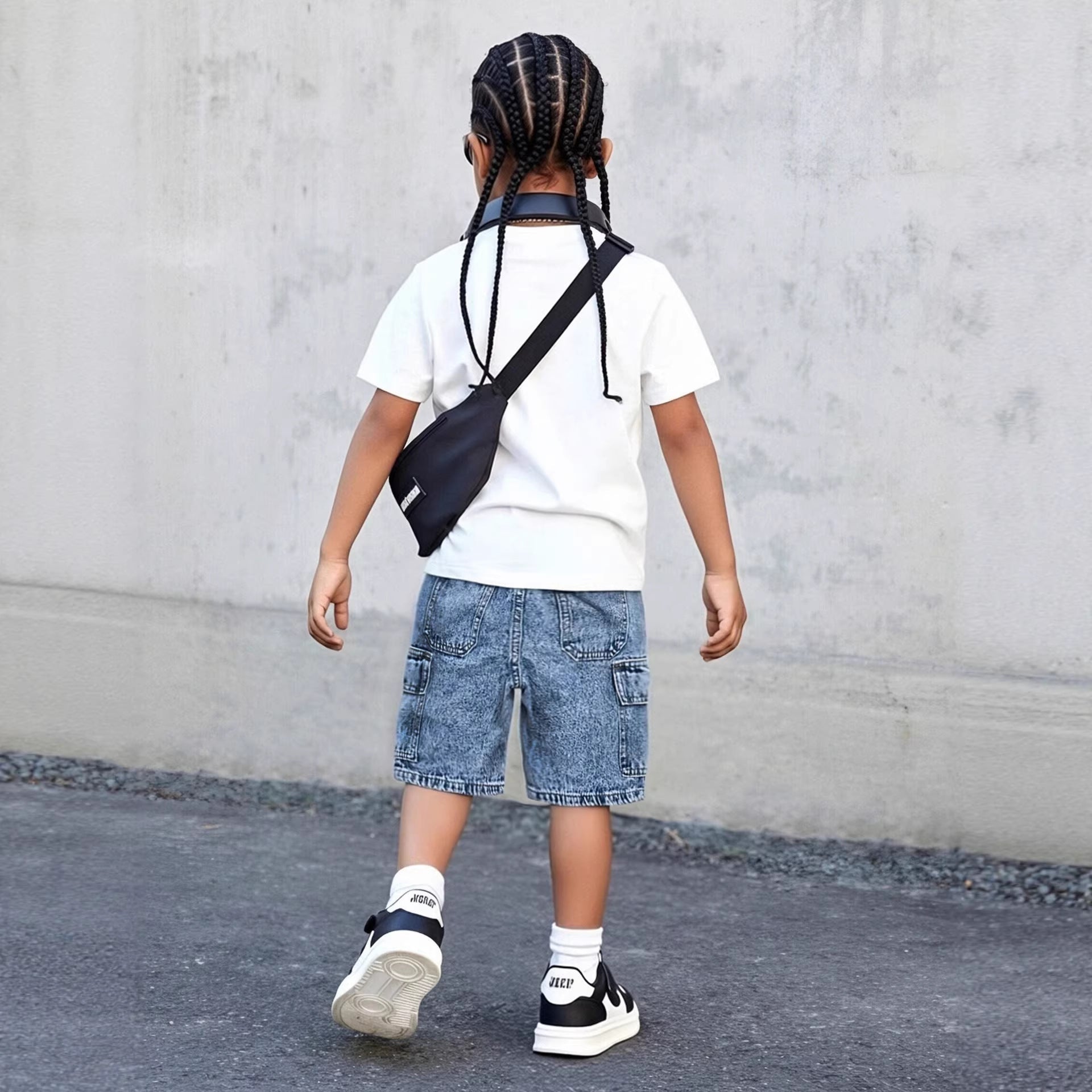 Short pratique en denim lavé multi-poches pour garçons