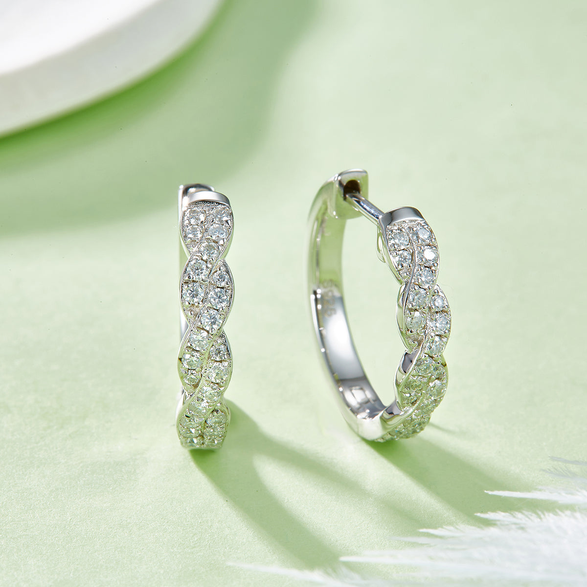 3.6g S925 Boucles d'oreilles en mossanite en argent sterling Boucles d'oreilles en boucles torsadées 17 mm avec GRA