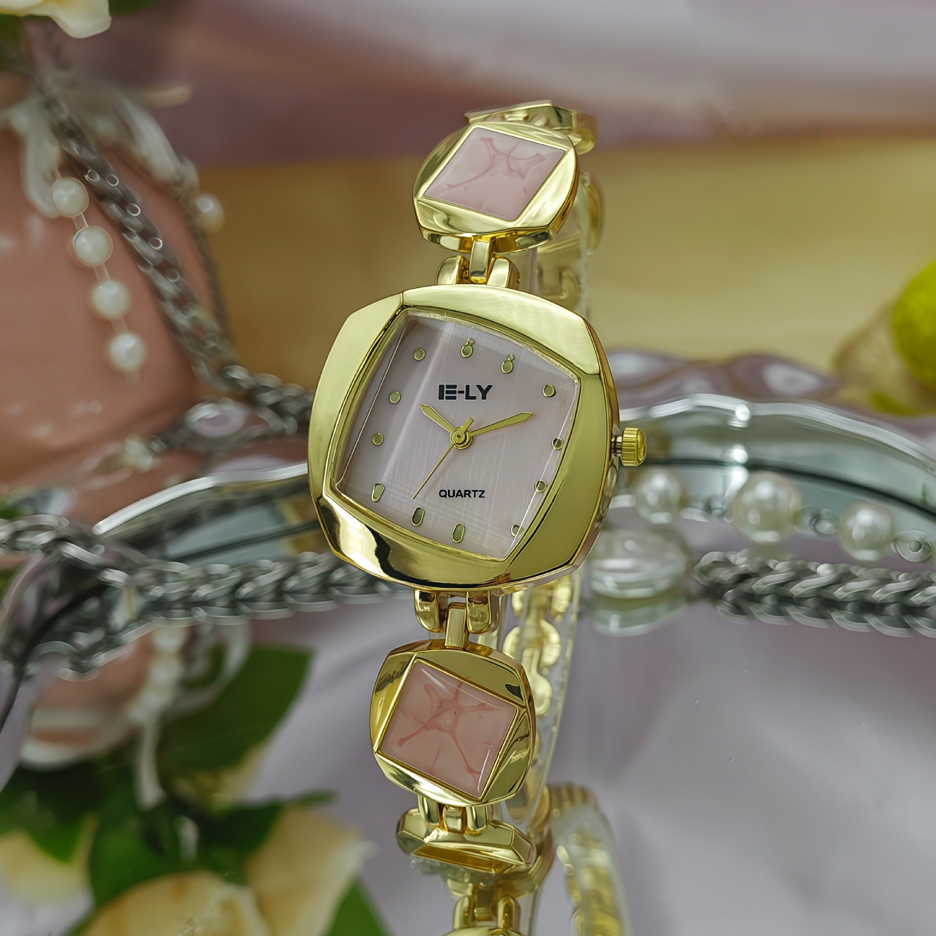 Montres créatives pour femmes Niche Design avec un bracelet en diamant irrégulier