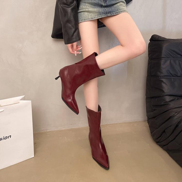 Bottes pointues à talons hauts