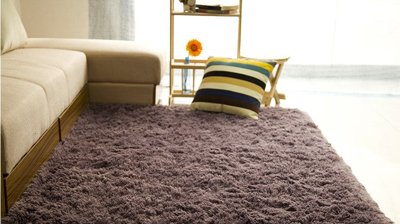 Salle de séjour table basse chambre lit côté lit non-dérapant peluche tapis