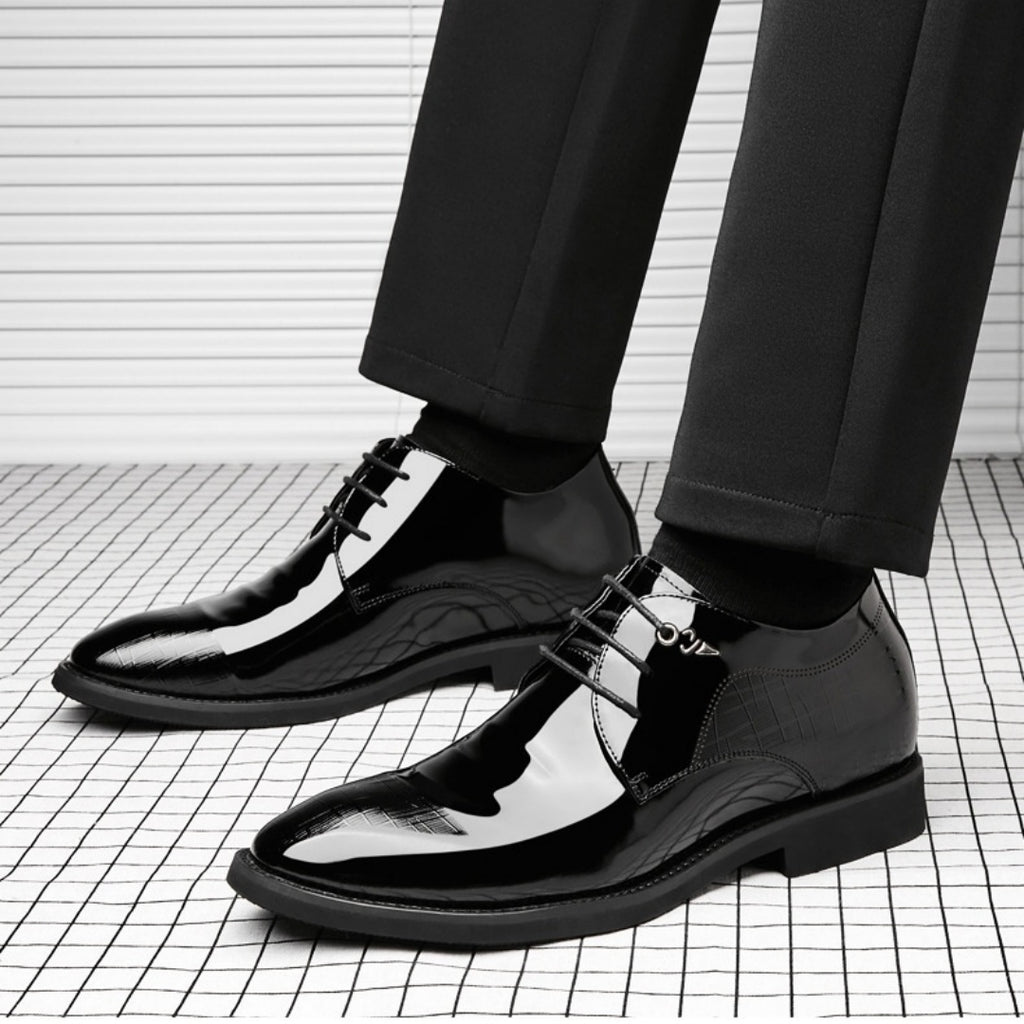 Chaussures en cuir pour hommes avec talon caché