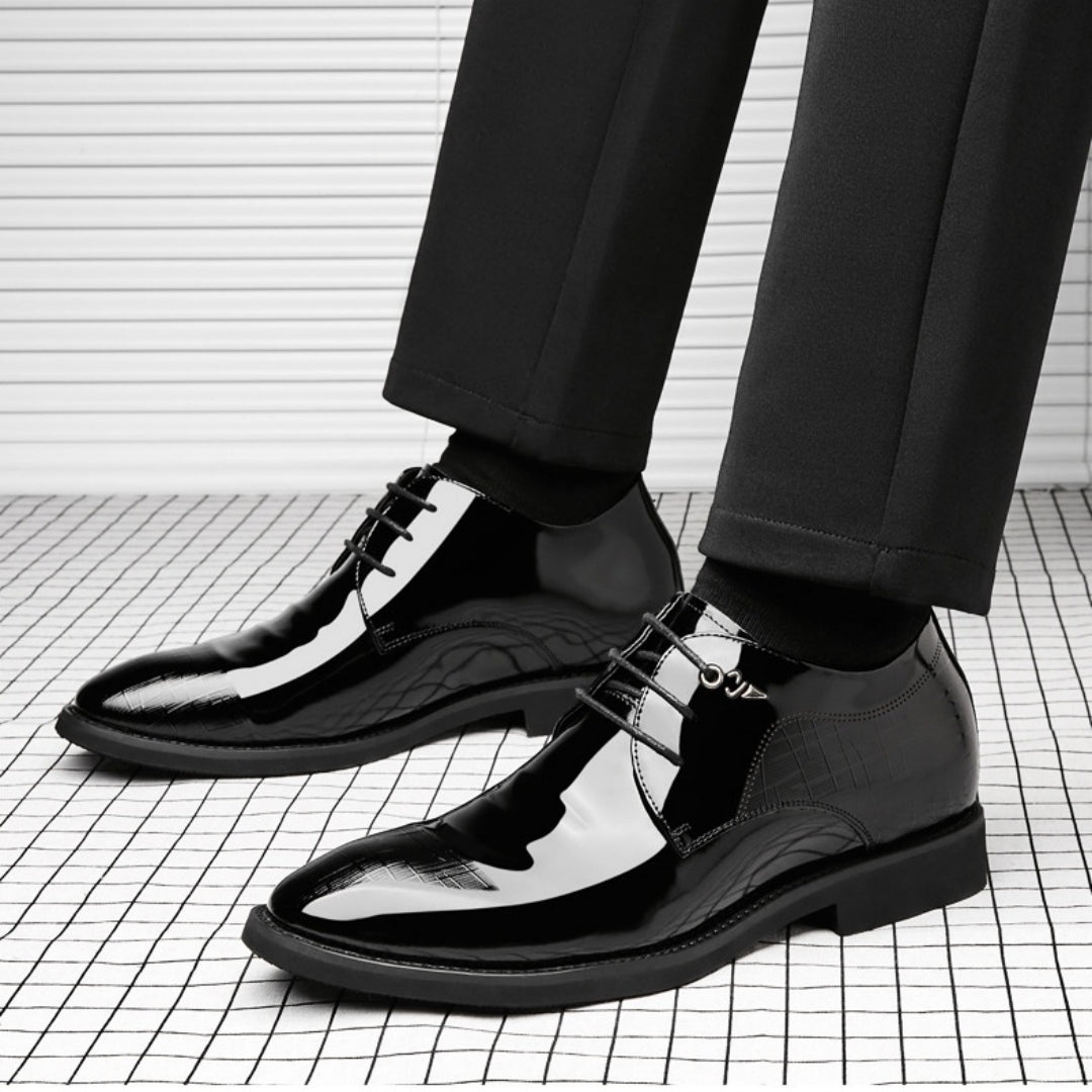 Chaussures en cuir pour hommes avec talon caché