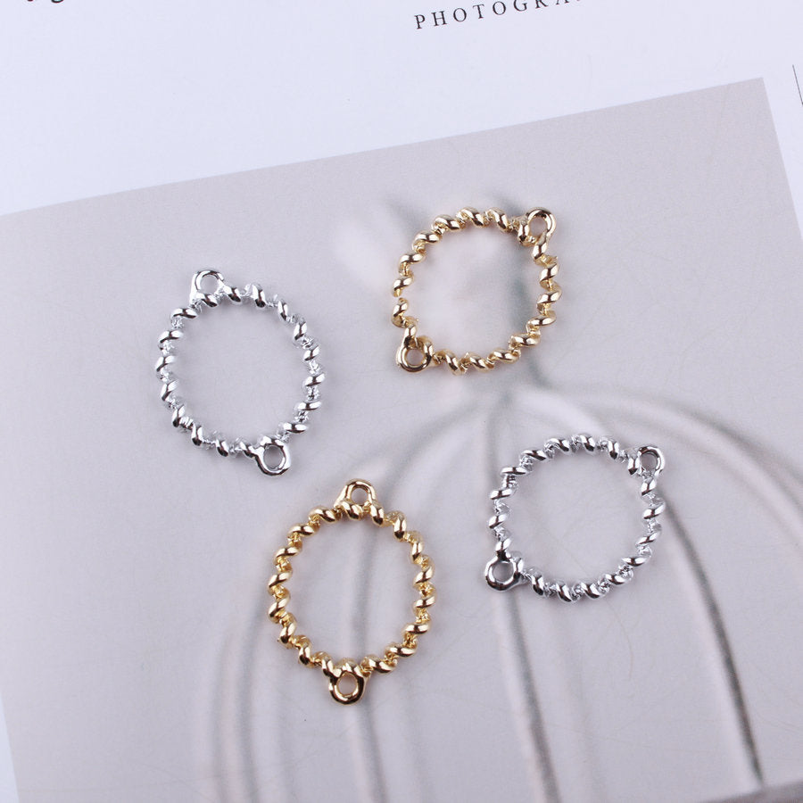 Double pendentif ovale en forme de torsion suspendue