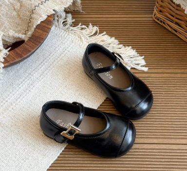 Chaussures en cuir pour filles au printemps