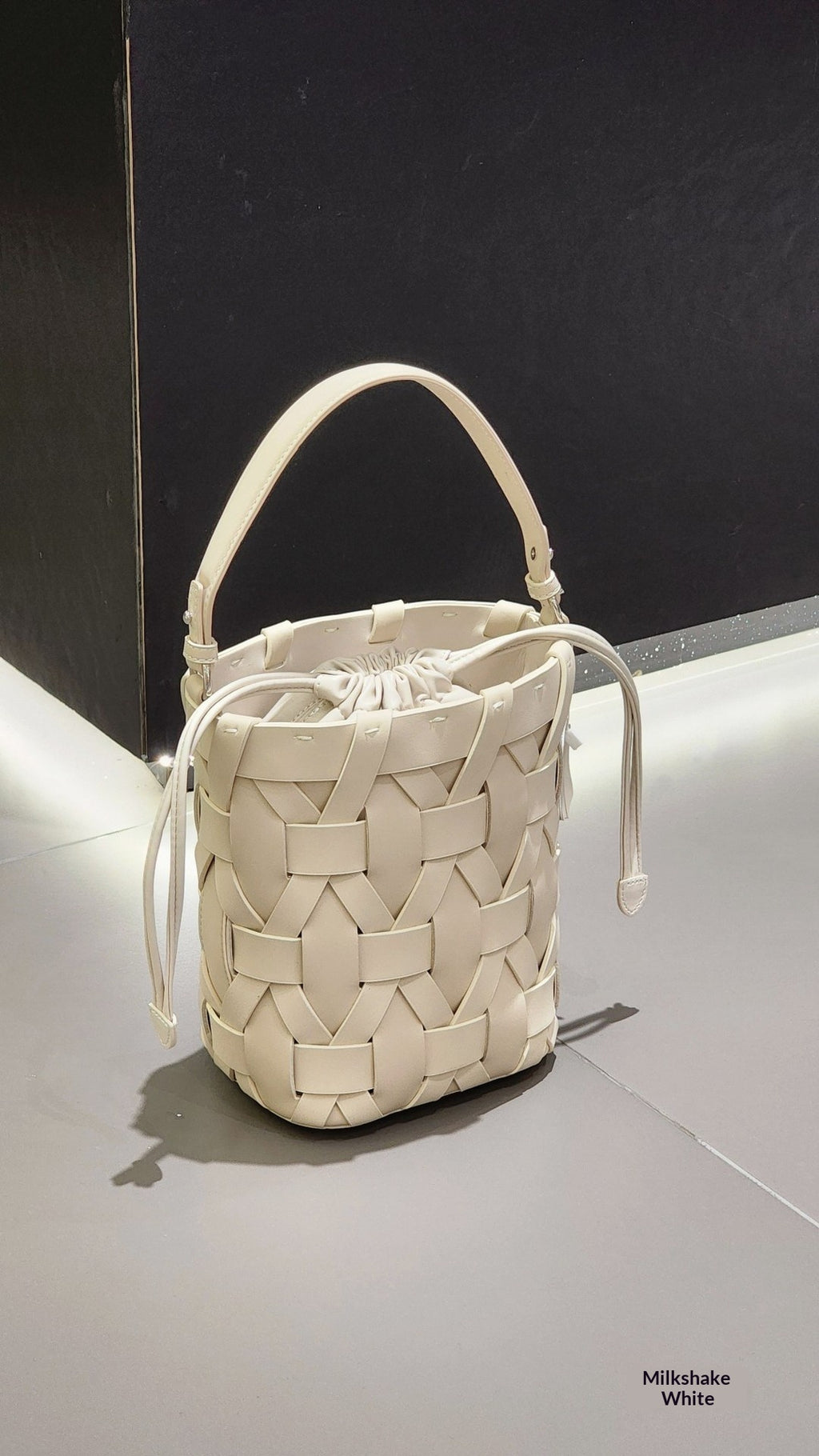 Un sac croisé polyvalent et occasionnel
