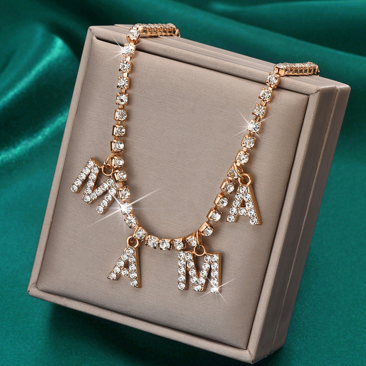 Fashionable Gold-Plade Diamond-Ecrusted Lettre Mama pendentif chaîne de clavicule simple Versat