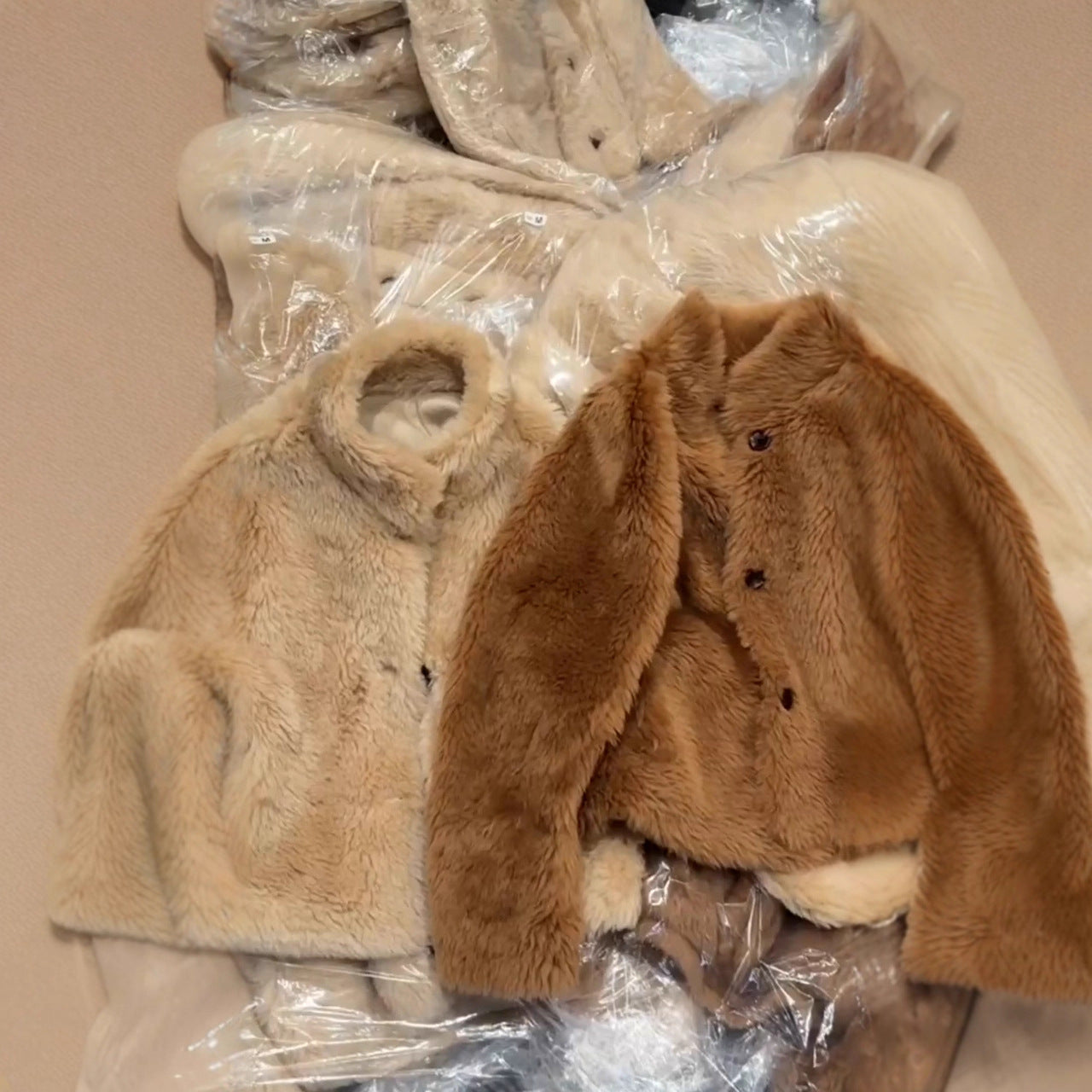 Manteau en cuir court pour les femmes pour l'hiver