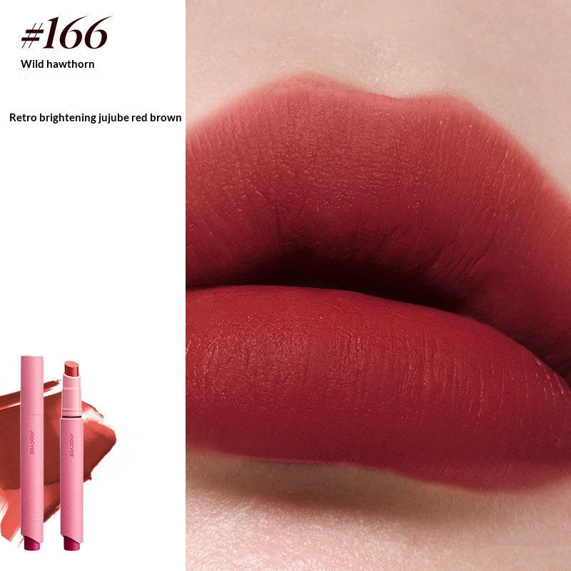 Matte Lip Liner dans un teint de levure pour un doux