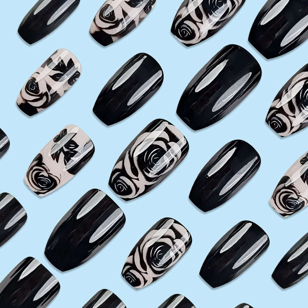 Faites-vous extrêmement attrayant. Cette longue rose en forme de cercueil noir foncé de 24 pièces