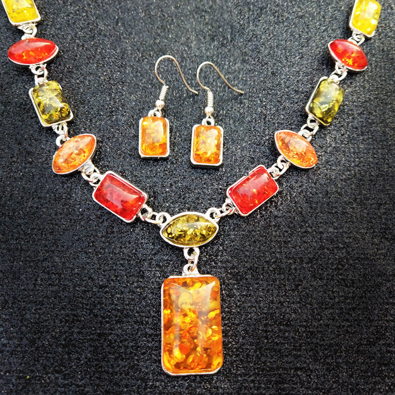 Boucles d'oreilles et colliers en deux parties