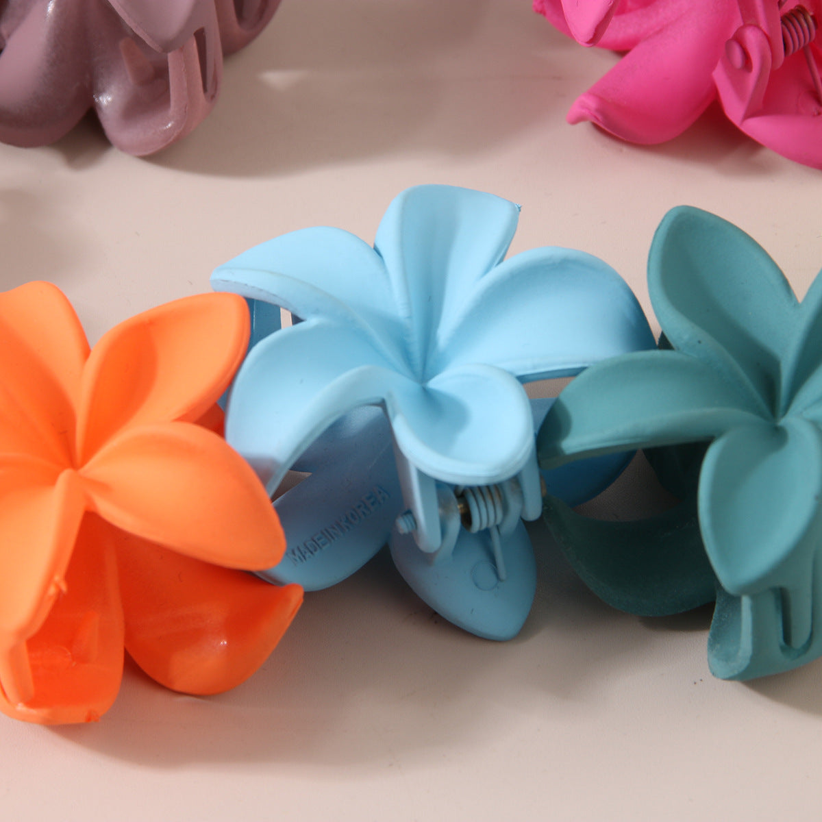 Candy Color Red Feather Solid Color Plastic Flowers Hair Clips