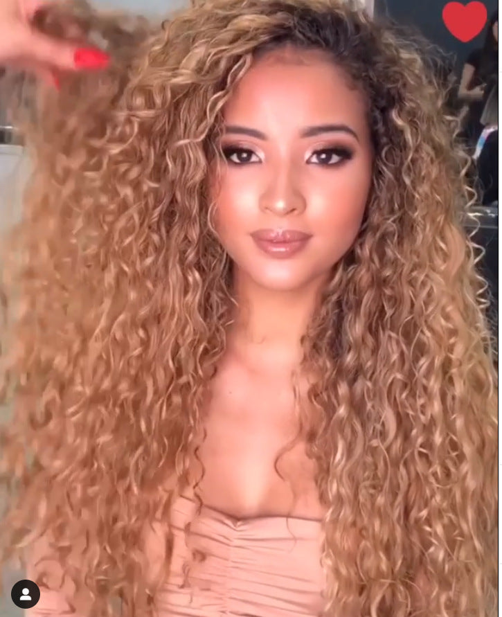 Curlings de cheveux bouclés africains avec longs cheveux bouclés