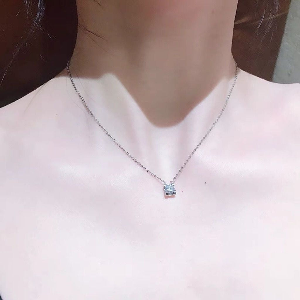 Pendentif en diamant simple à quatre griffes Collier en acier au titane