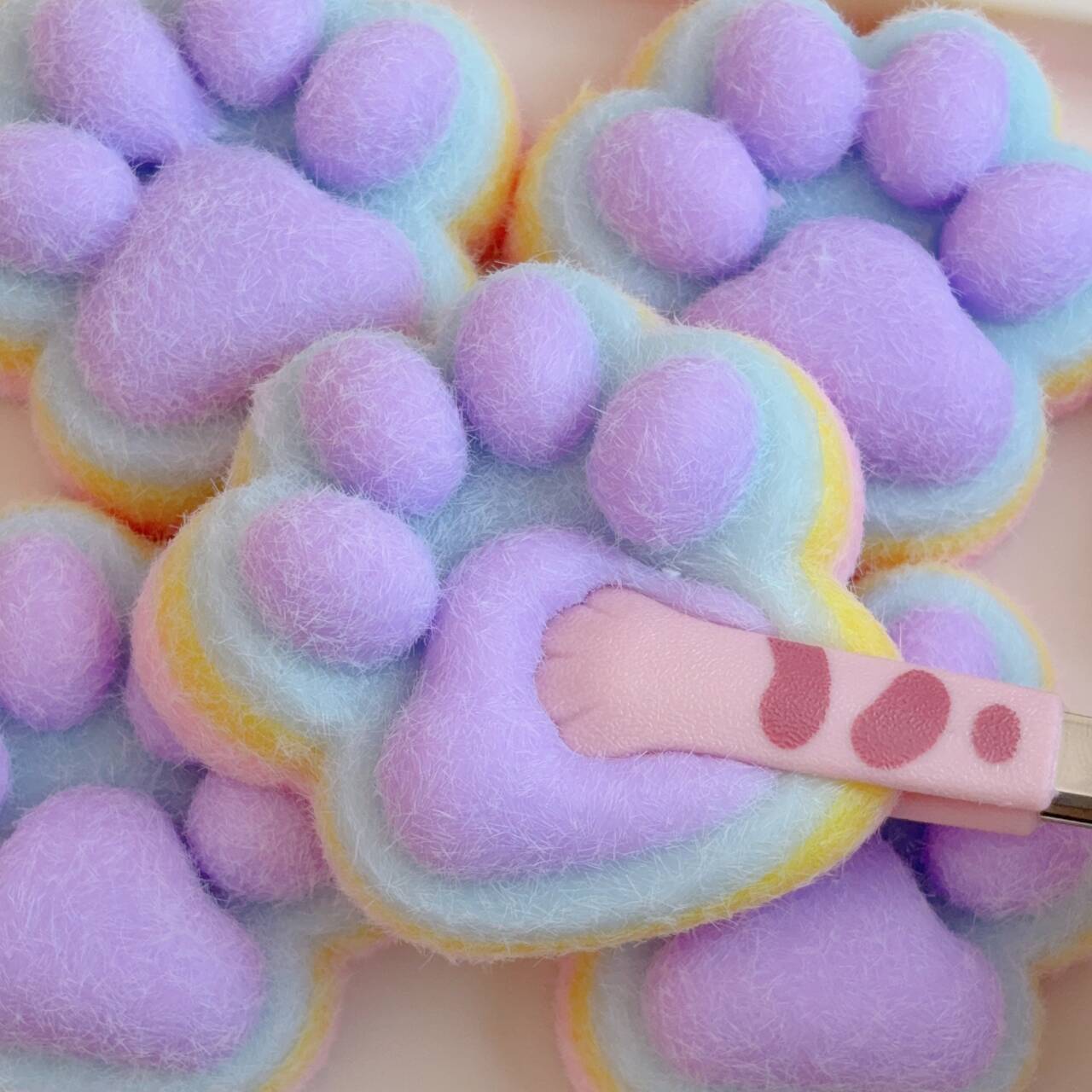 Dopamine en peluche à quatre couleurs Cat Paw Squeeze Toy