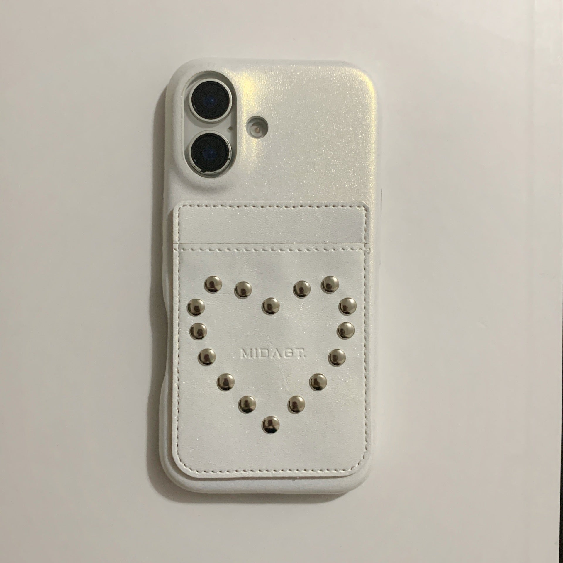 Coque simple en forme de coeur pour le 16 Pro Max