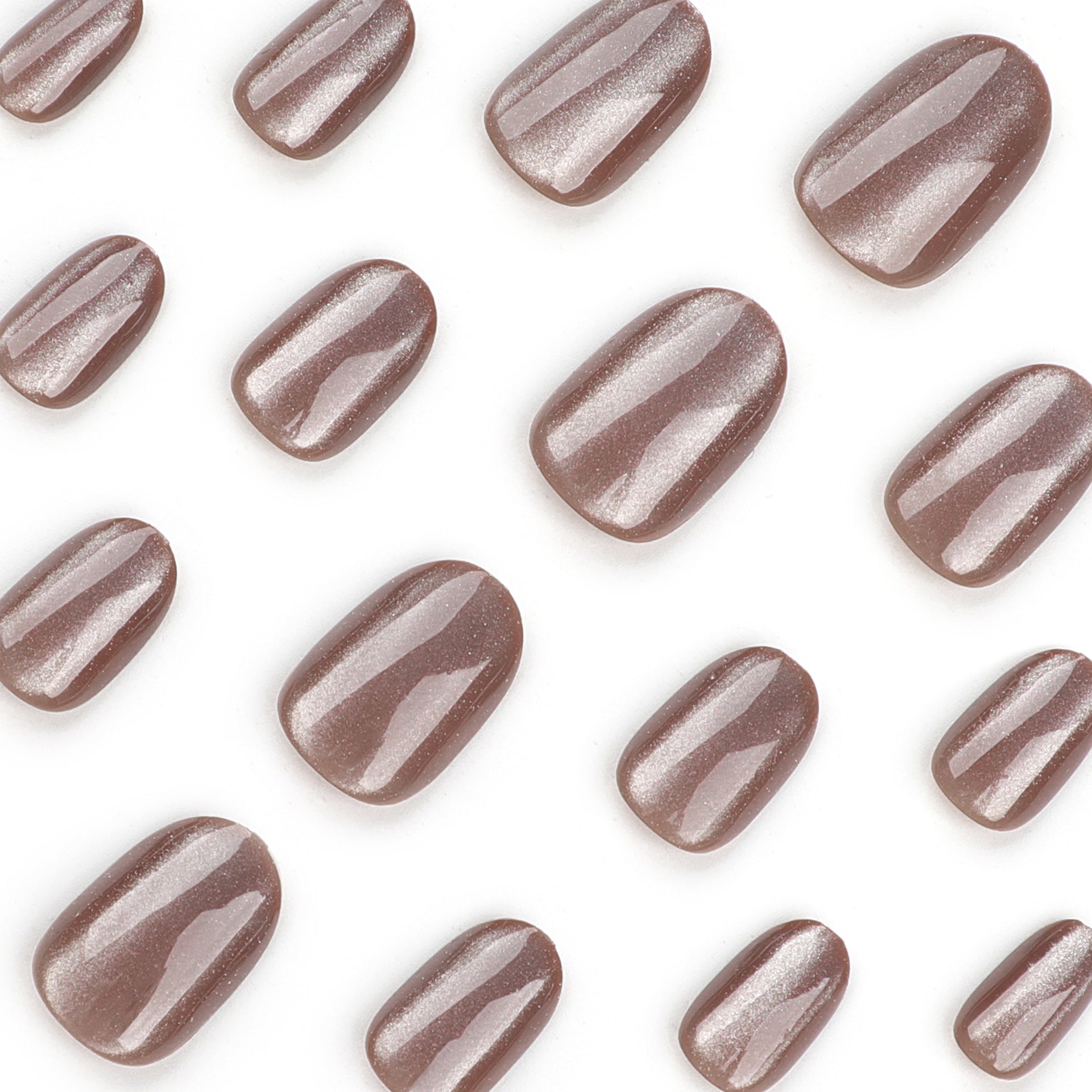 Short Round Deep Brown Conseils d'ongle de couleur solide qui éclairent la peau et la caractéristique d'un oeil de chat