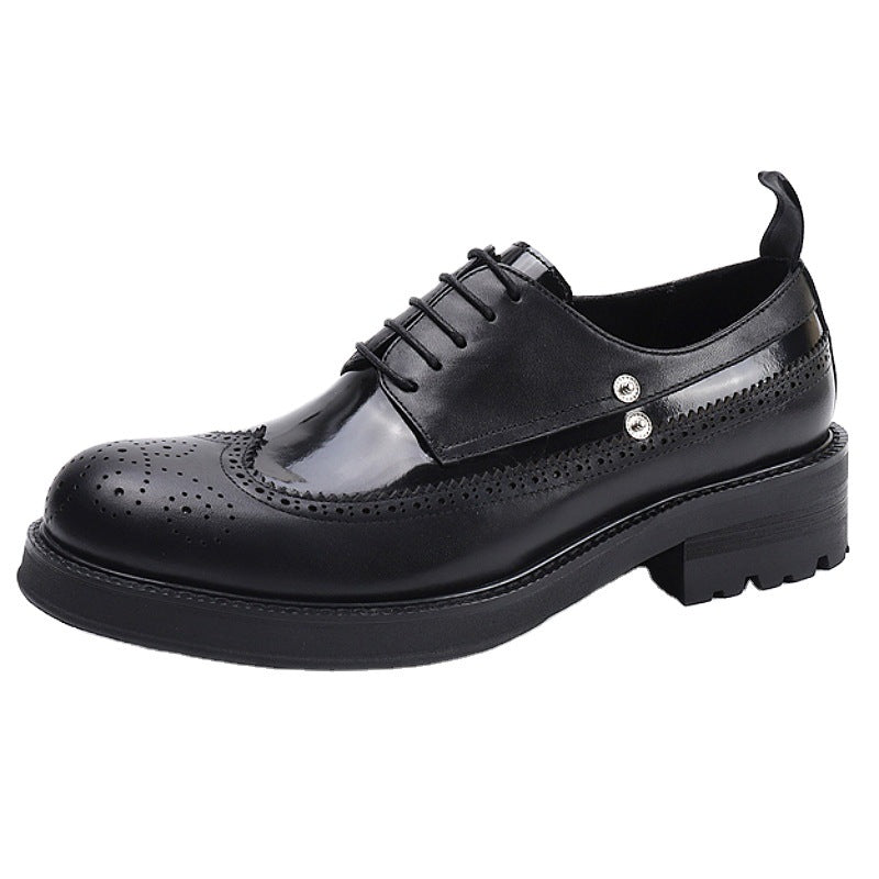 Chaussures en cuir fabriquées à la main avec une semelle épaisse pour plus de hauteur