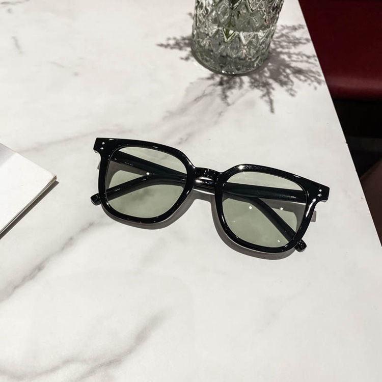 Lunettes de soleil carrées simples à cadre rigide