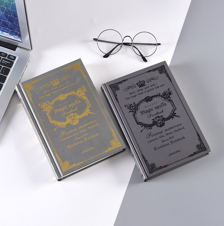 Livre magique vintage