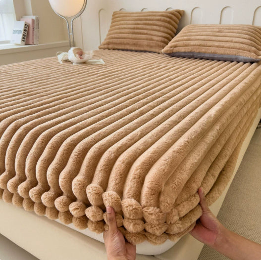 Fleece-lined bed sheet