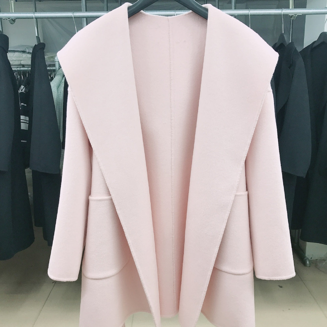 Manteau de cachemire à capuche à double face pour femmes