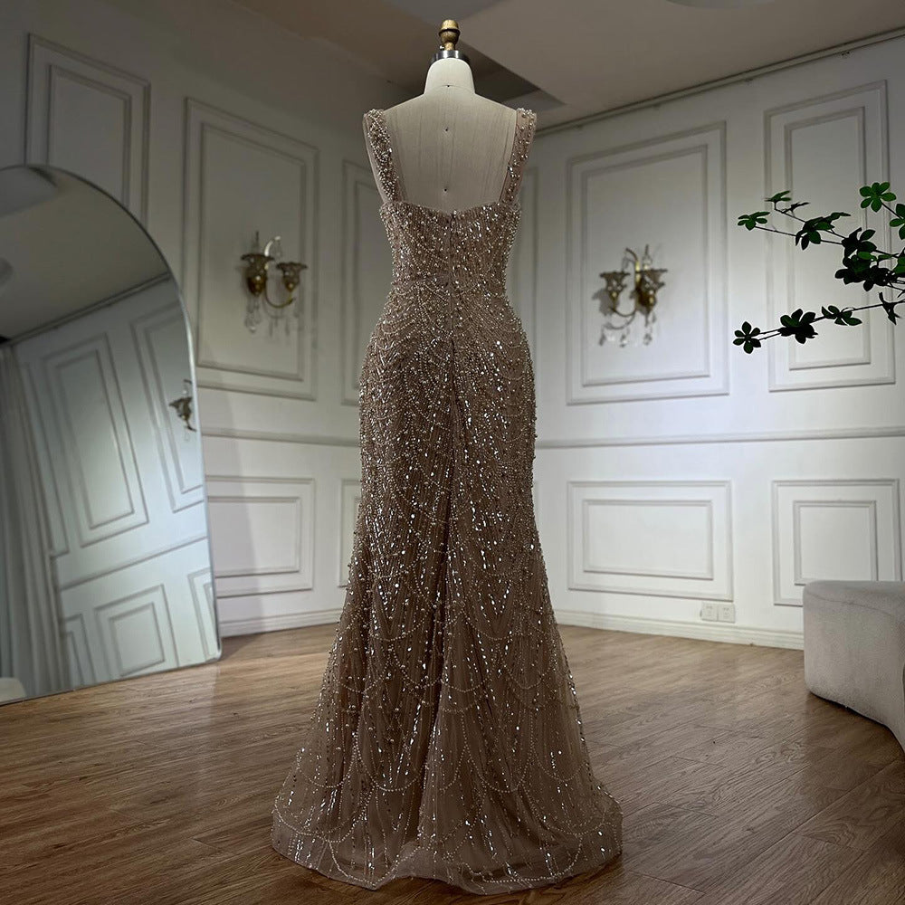 Robe de perles haute de gamme de luxe légère élégamment nu