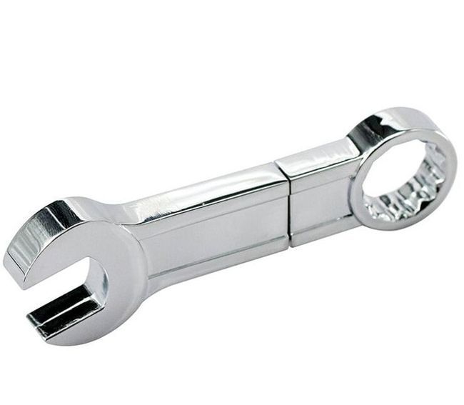 Metal Wrench U Disk Enterprise Business Conference Cadeau Double-tête Plum Blossom Activit